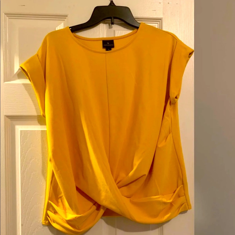 Women’s business casual top